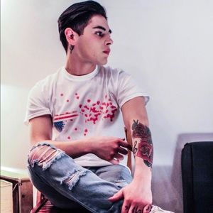 Sneaker Warz custom T-shirt (Stop the violence )